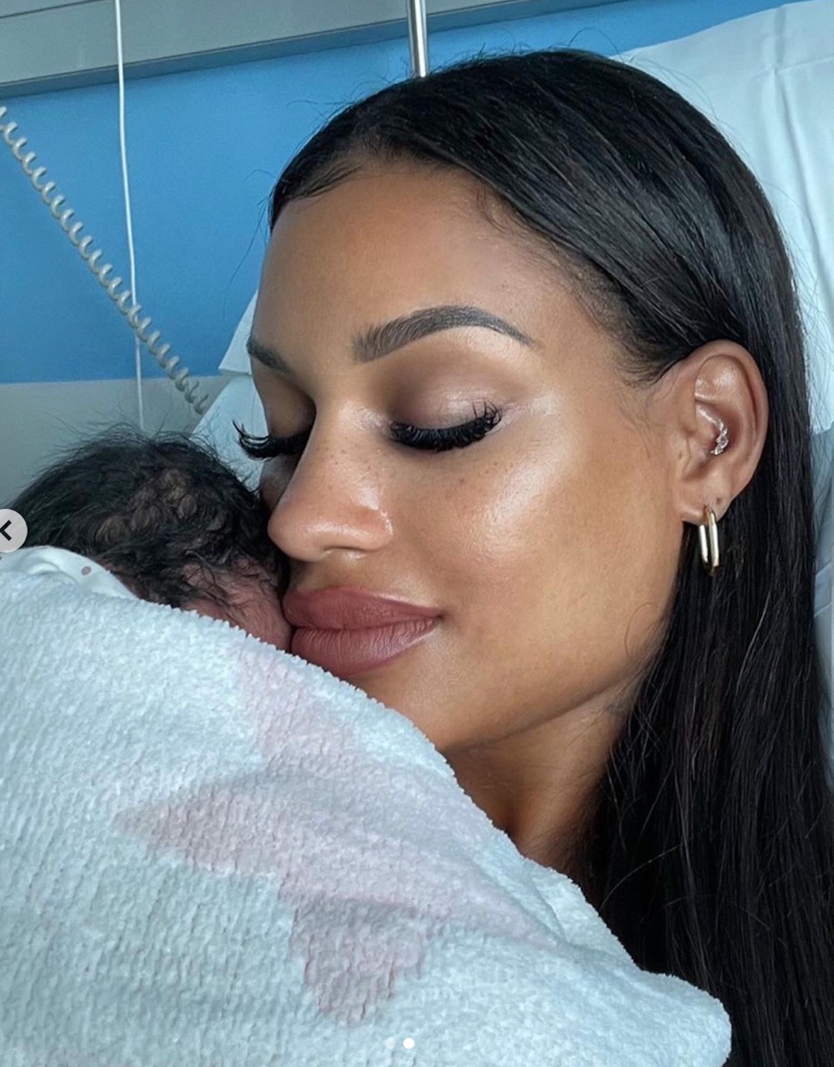 Fanny Neguesha mamma bis figlia nata