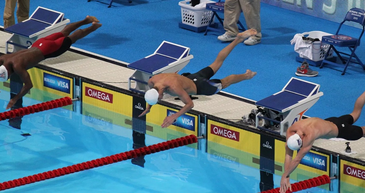 nuotatore olimpiadi leccami pinne