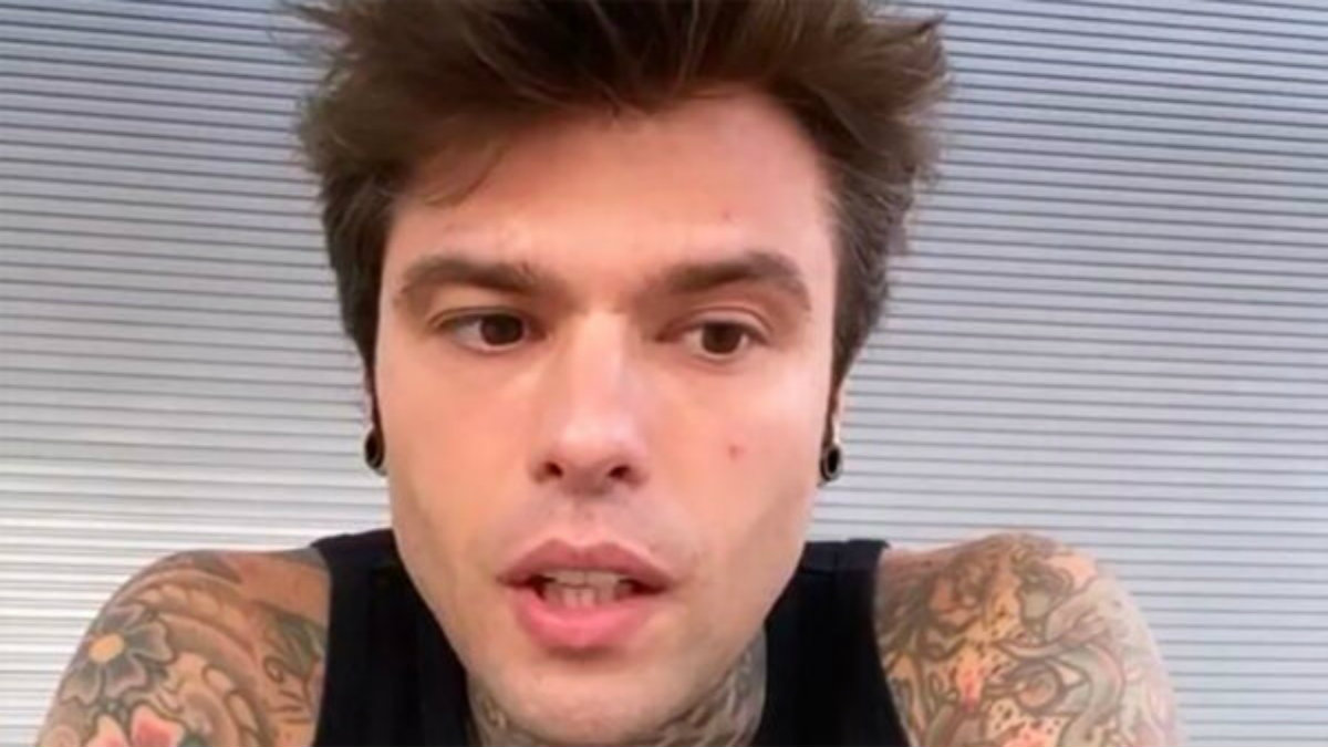 Fedez Critiche Scarpe Tacchi