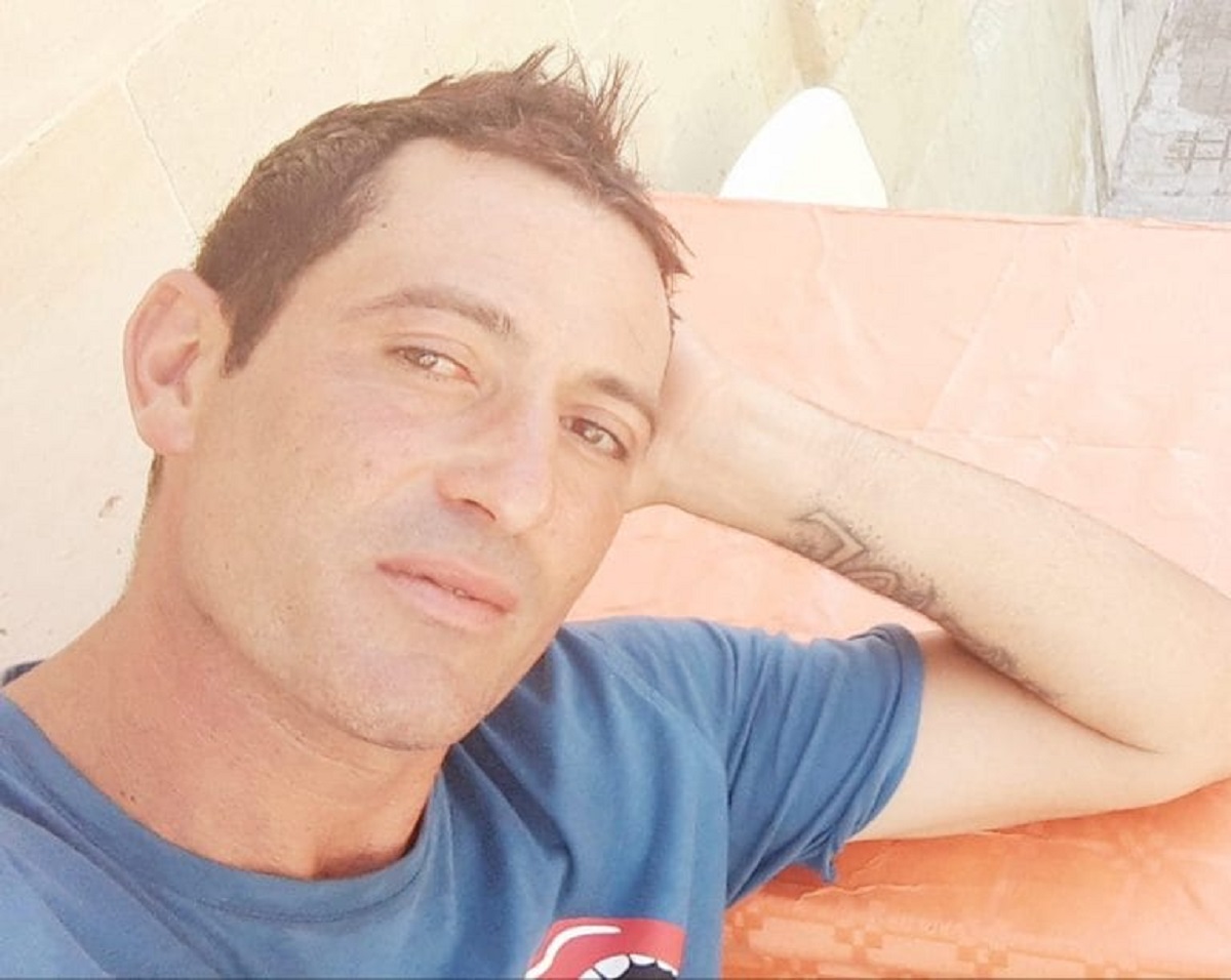 Lecce Fabio Sicuro 39 anni operaio morto incidente solaio