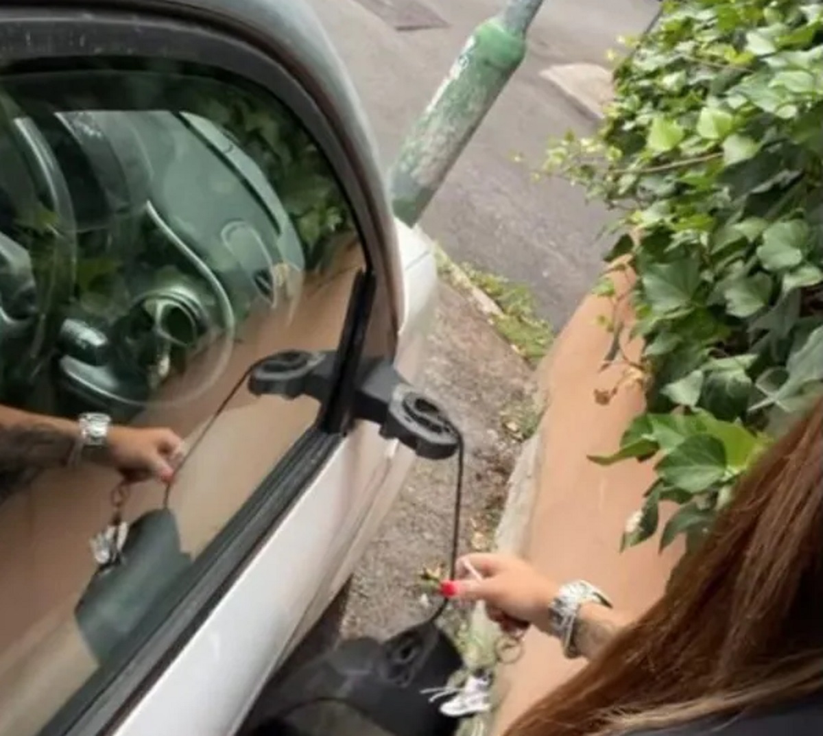 Guendalina Tavassi auto vandalizzata foto sfogo 
