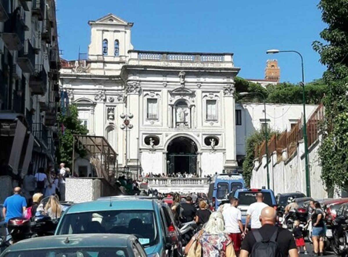 Napoli tragedia Samuele morto 4 anni balcone funerali 