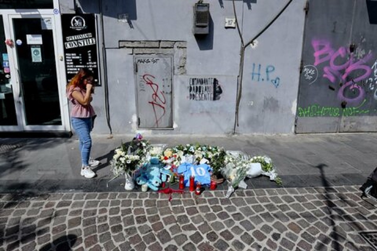 Napoli tragedia Samuele morto 4 anni balcone funerali 