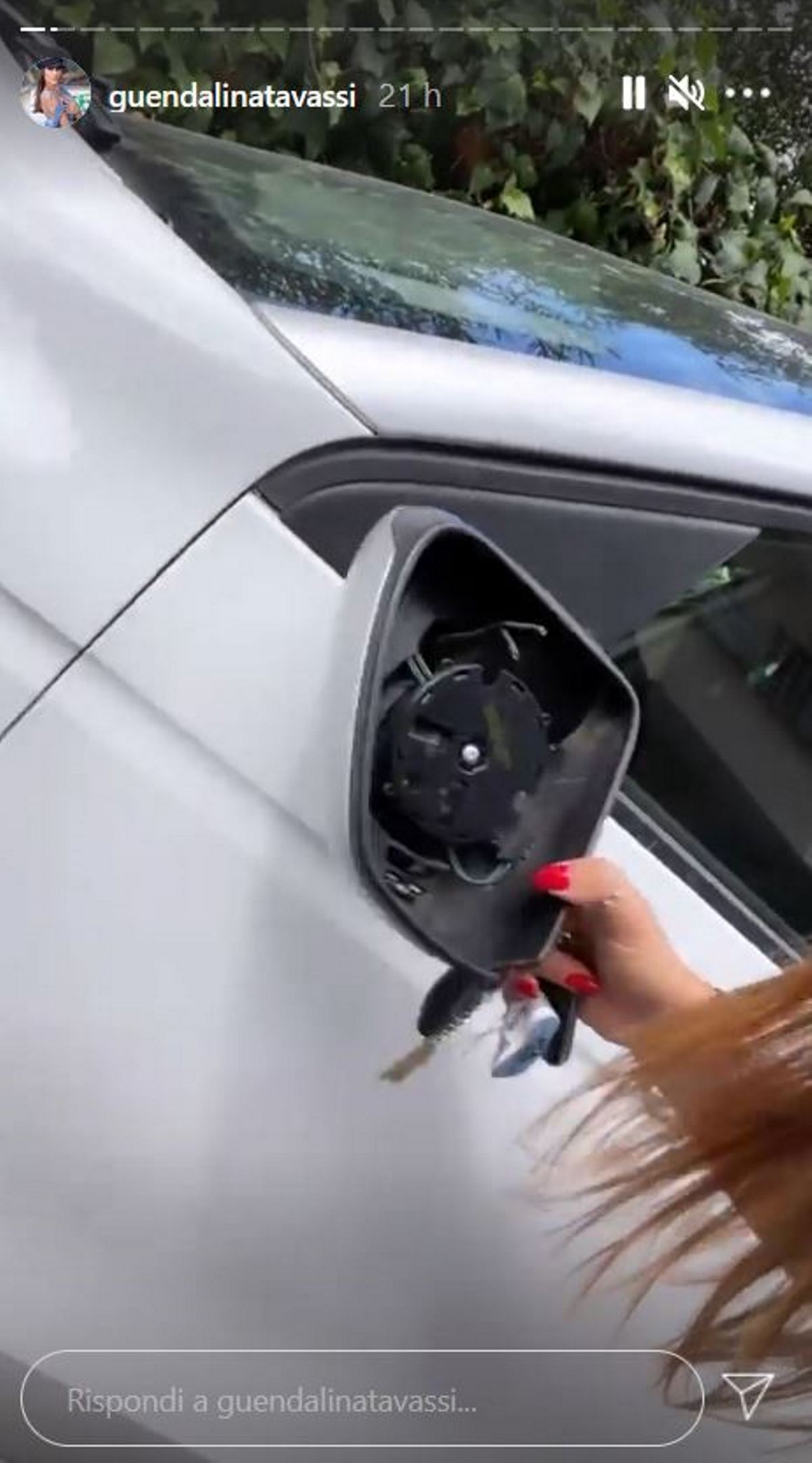 guendalina tavassi auto danneggiata vandali