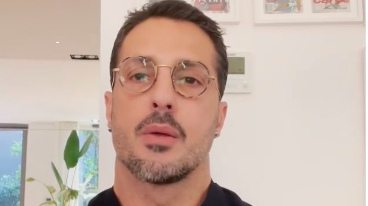 fabrizio corona nuova fidanzata sara barbieri