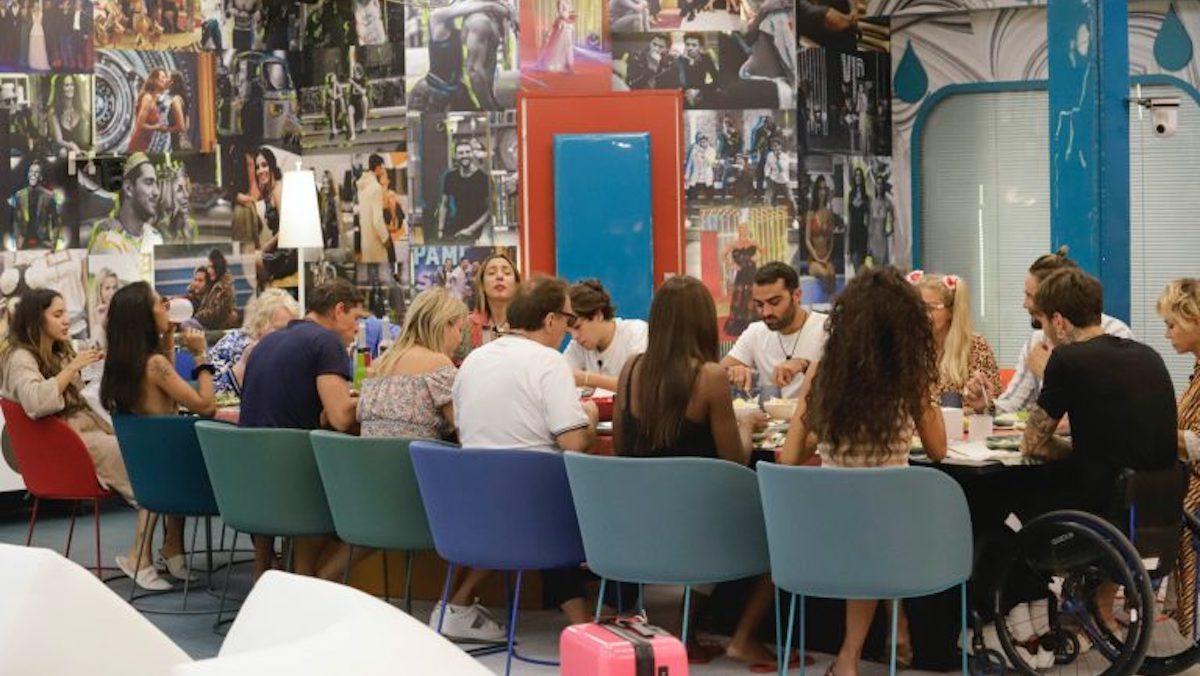 gf vip 6 alex belli beccato bagno