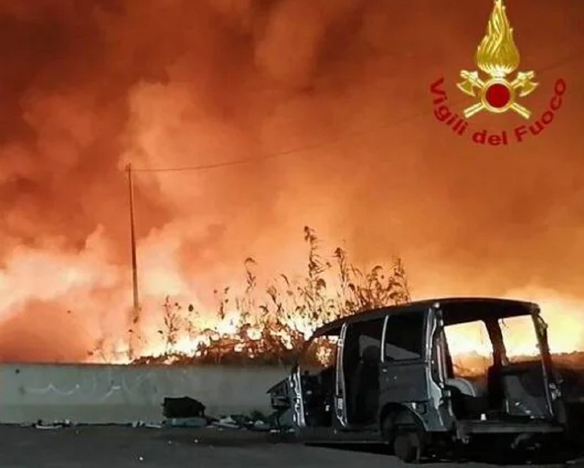 Cagliari incendio baraccopoli via san paolo