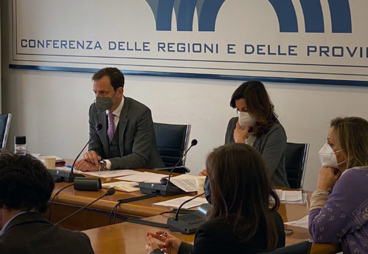 Covid Italia proposta regioni restrizioni non vaccinati green pass durata