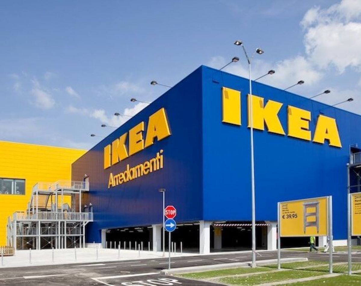 Ikea Milano Evacuazione Clienti Sostanza Aria