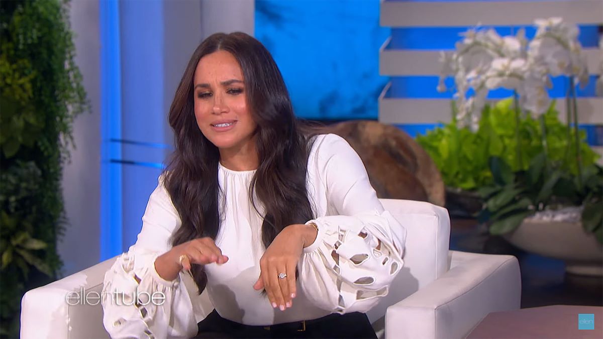 Meghan Markle Ritorno Tv Costo Camicetta Bianca