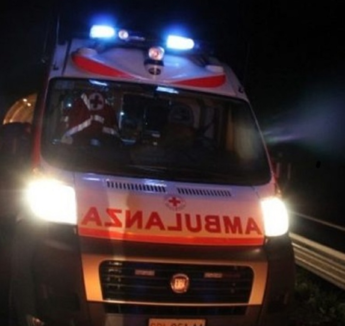 Novara incidente 5 feriti bimbo 8 anni donna 56 anni