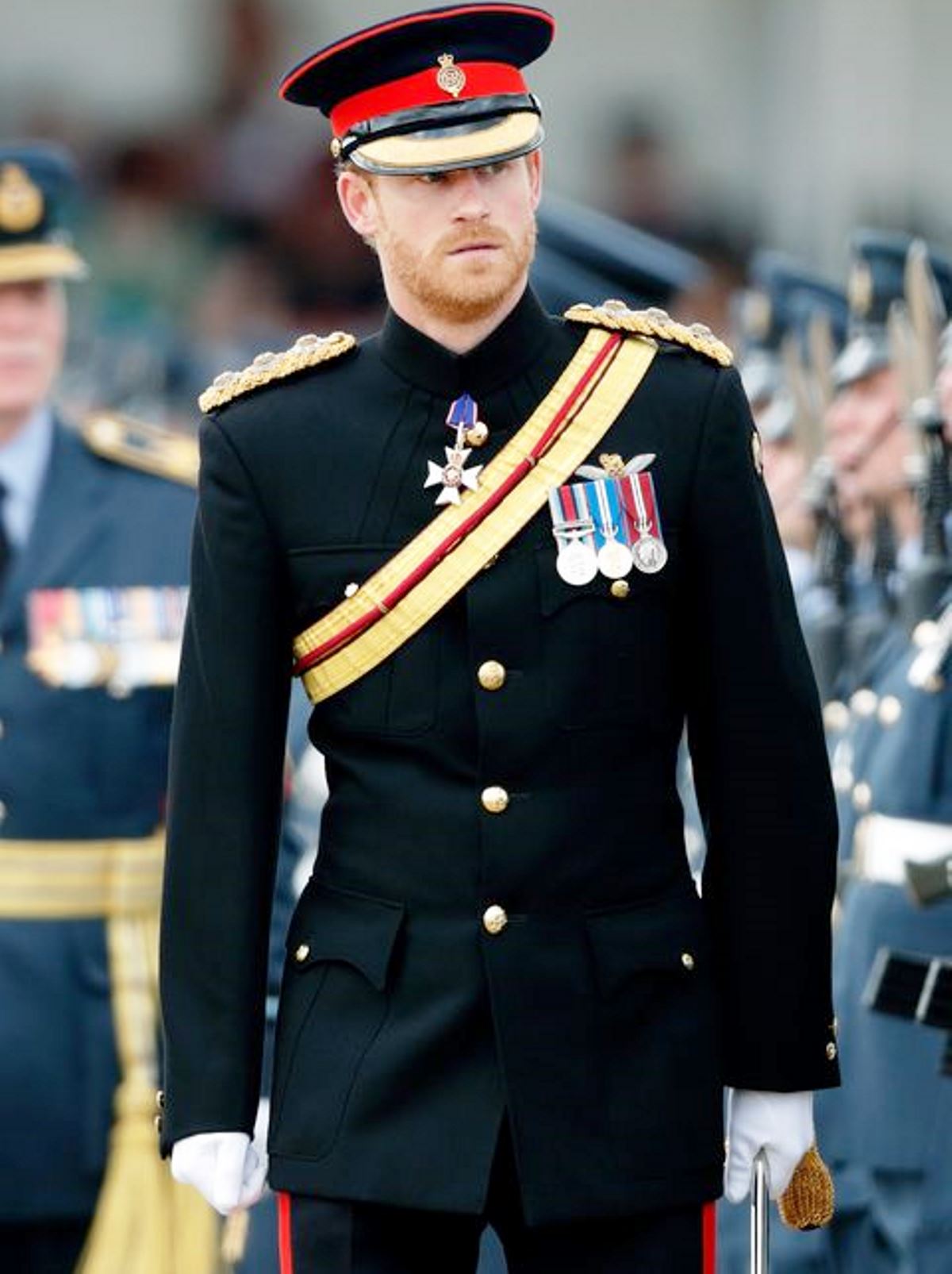 principe harry divieto indossare uniforme militare