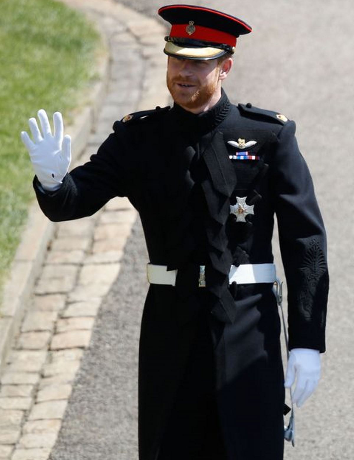 principe harry divieto indossare uniforme militare