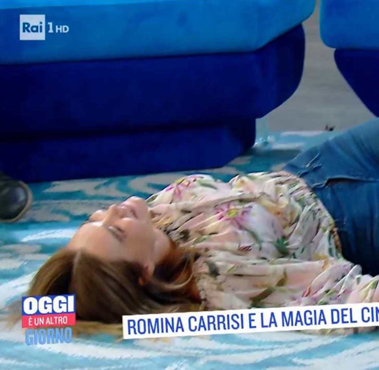 Romina Carrisi bacio emanuel caserio