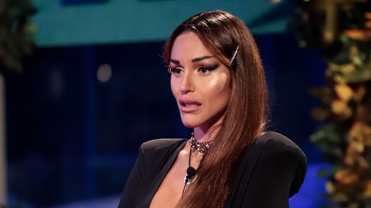 gf vip delia duran bacio carlo cuozzo