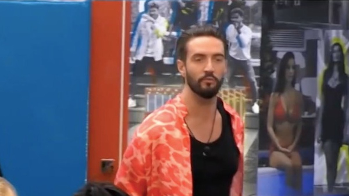GF Vip 6, Alex Belli arrabbia furto insalata