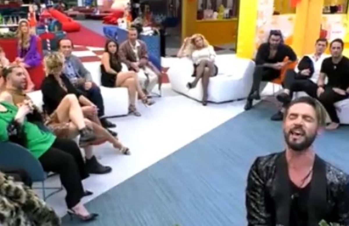 GF Vip 6 Jessica Selassiè imita Alex Belli pianoforte