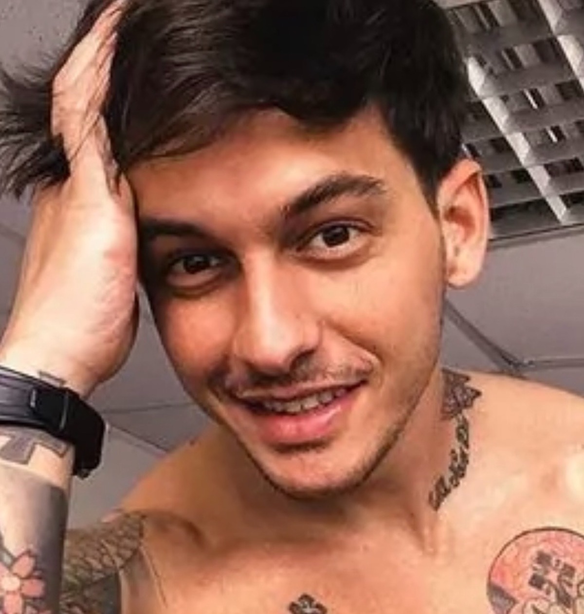 Alessandro Basciano rifatto denti GF Vip 6