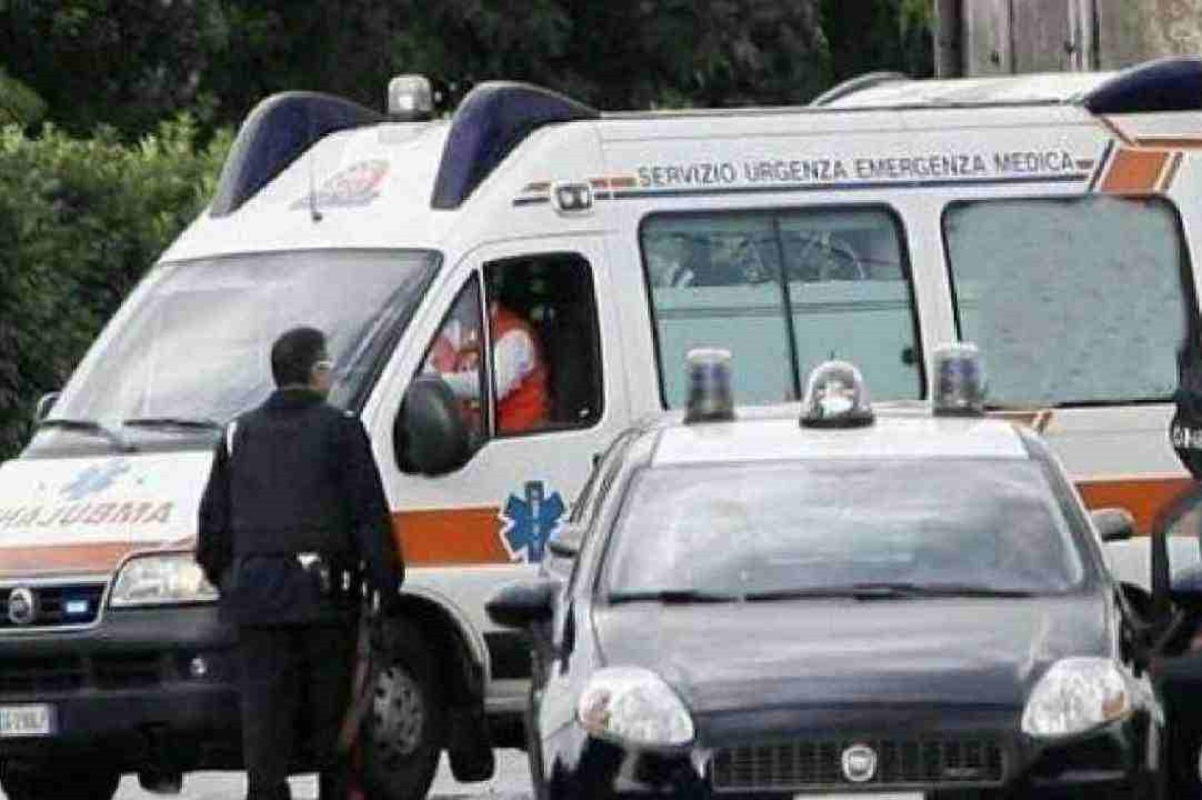 ambulanza e carabinieri 