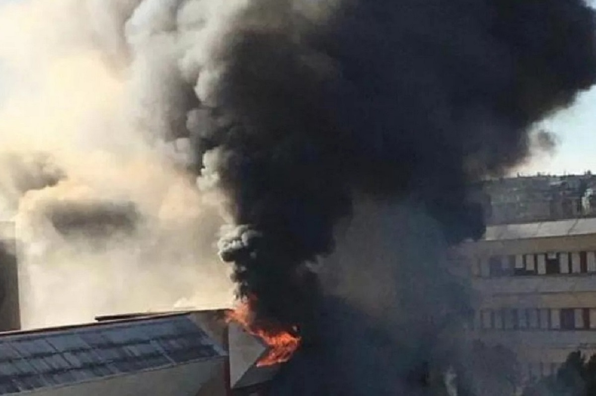 Roma caserma carabinieri incendio fuoco ferito 