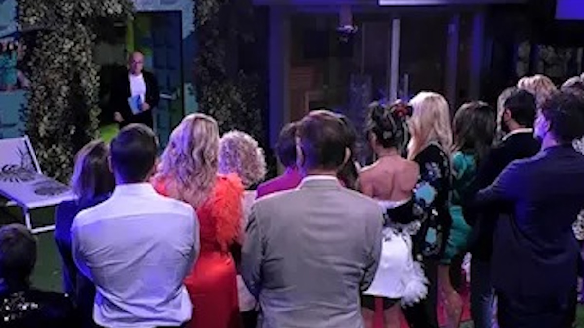 GF Vip 6 Alfonso Signorini casa superato il limite