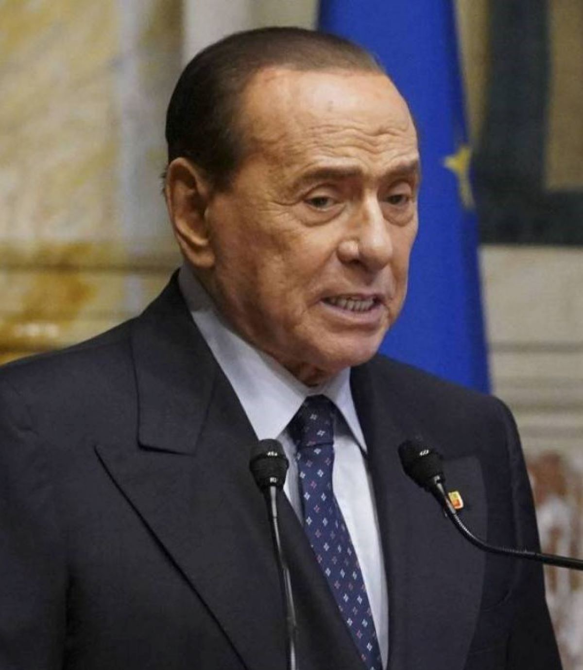 Silvio Berlusconi Triste Retroscena Vittorio Sgarbi