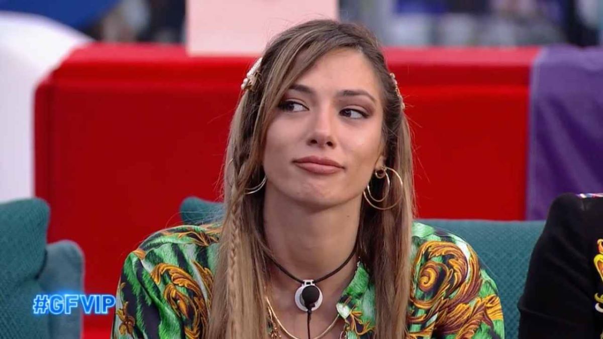 GF Vip Soleil Sorge Lato B Barù