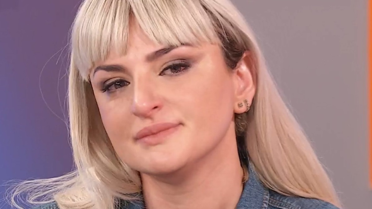 arisa citofonare rai2 lacrime