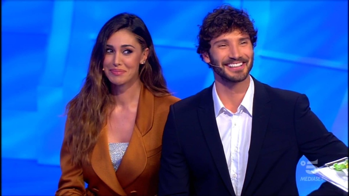 "È infedele, ma a letto...". Belen Rodriguez da 'censura': dettagli intimi su Stefano De Martino