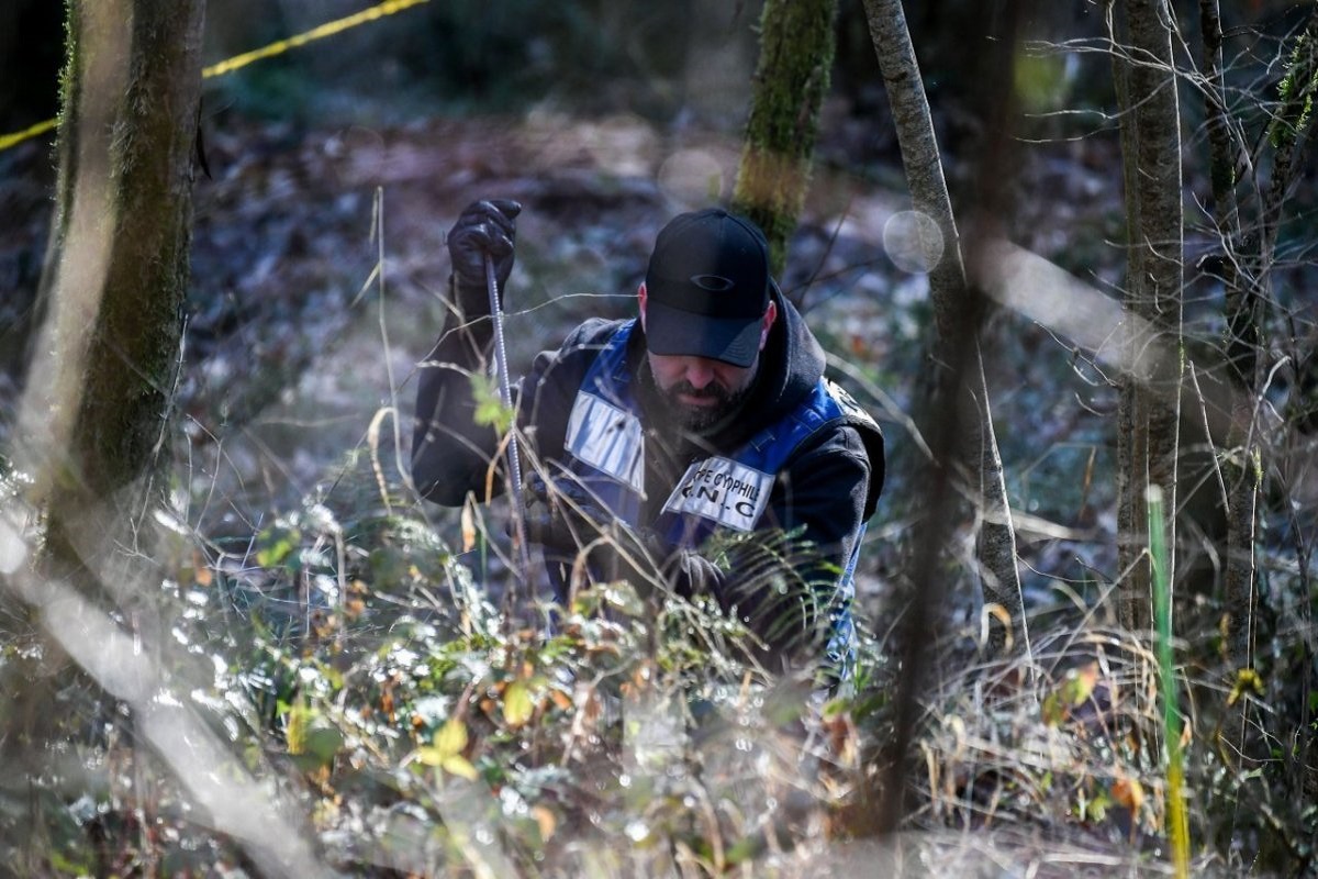 parigi trovato cadavere bimbo 10 anni 