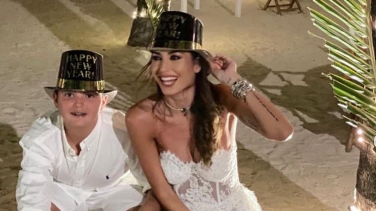 elisabetta gregoraci abito bianco capodanno kenya prezzo