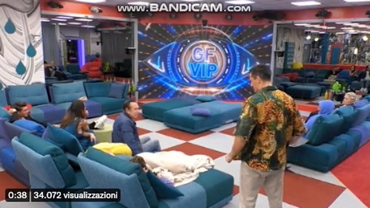 GF Vip 6 Katia Ricciarelli sbatto muro violento