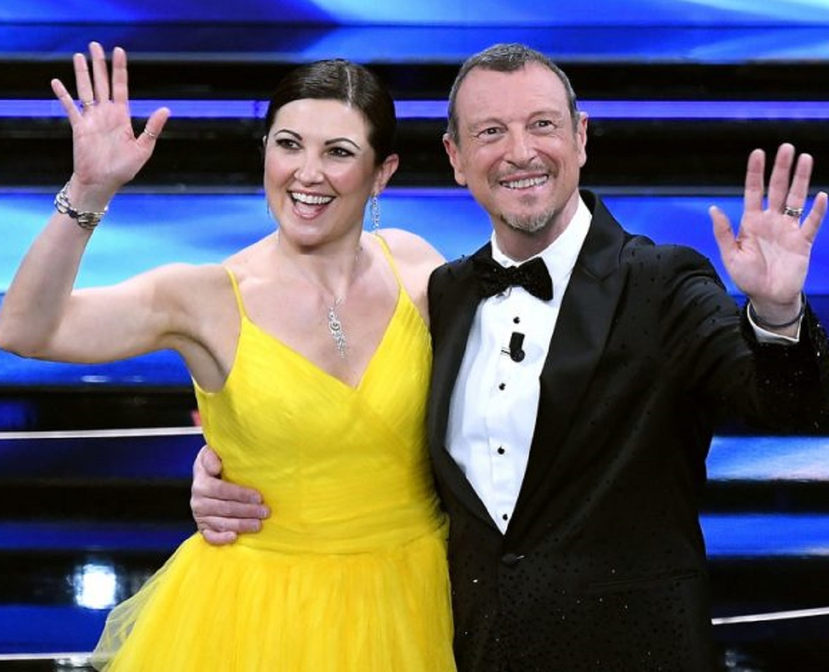 Sanremo 2022 Giovanna Civitillo abito giallo