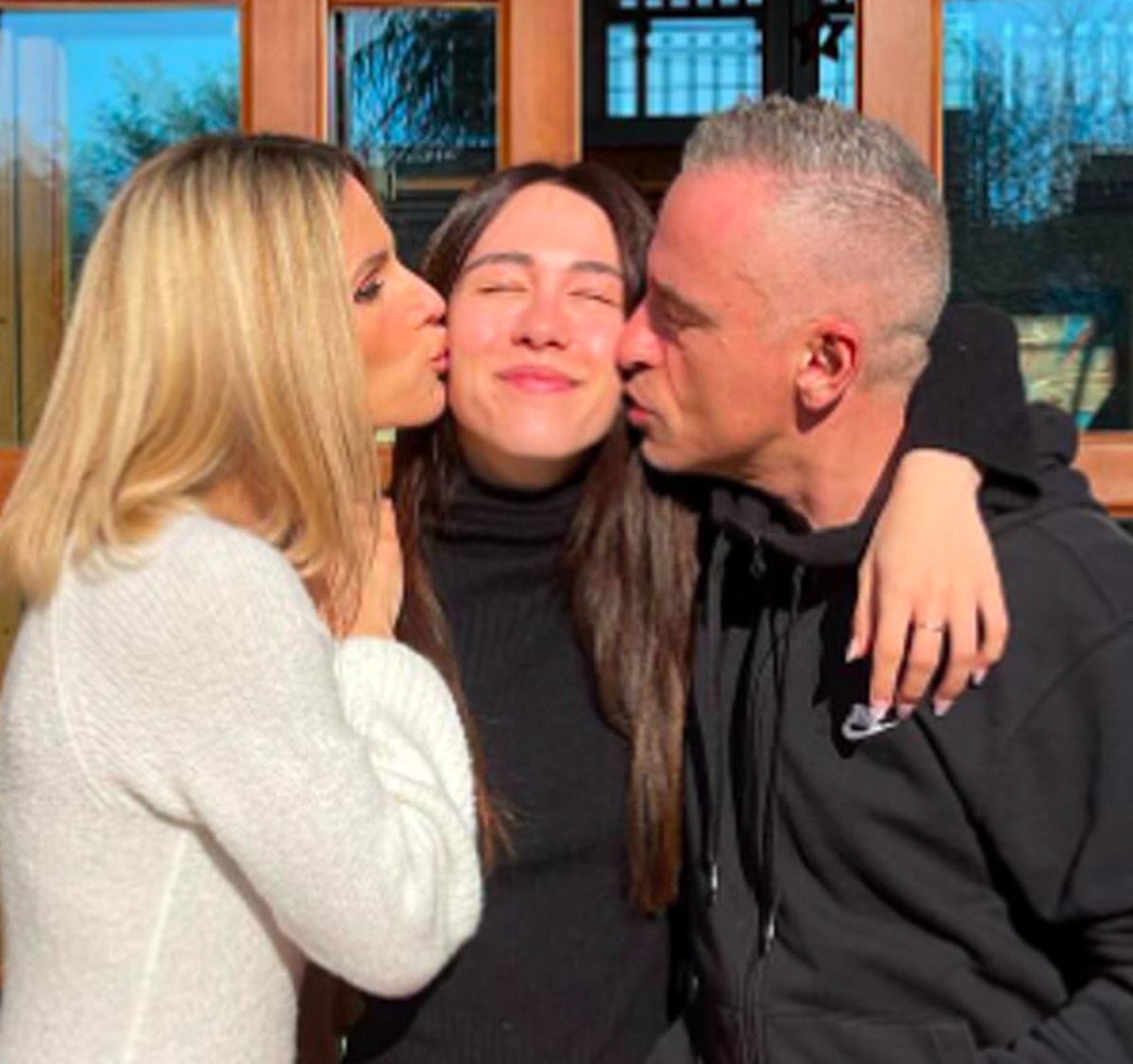 Michelle Hunziker bacio diretta Eros Ramazzotti gesto Tomaso Trussardi