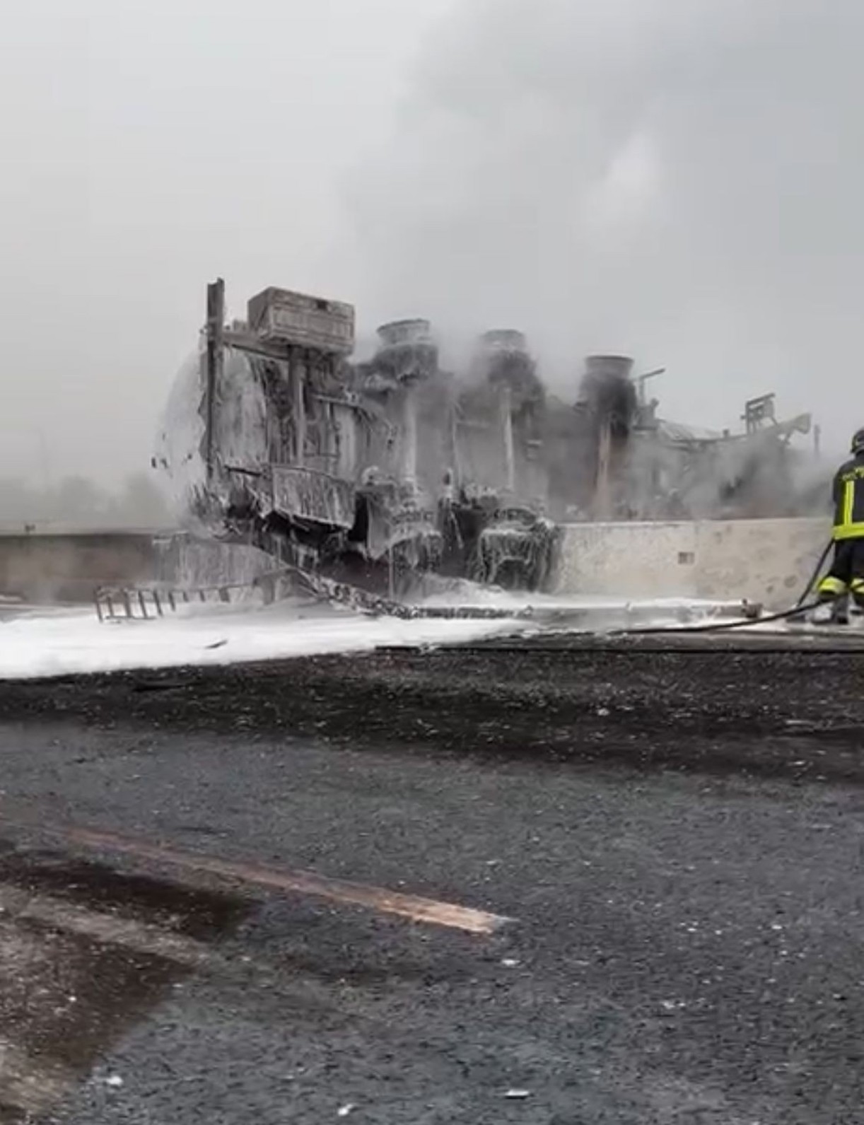 autocisterna fuoco autostrada a1 lodi