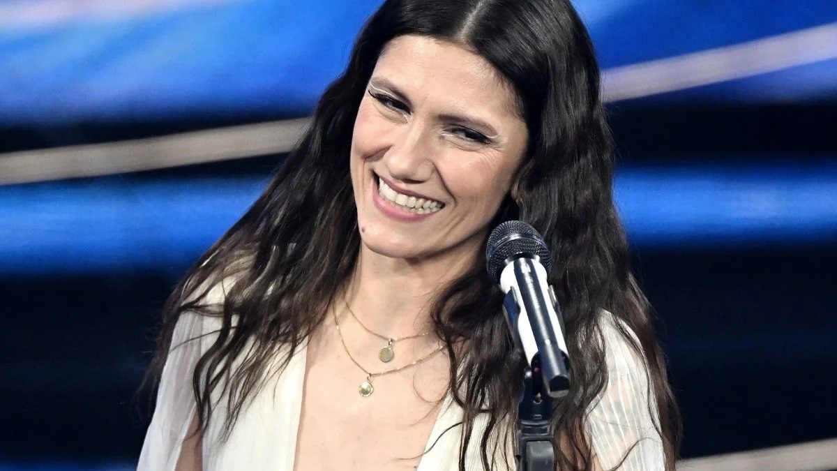 elisa sanremo 2022 festeggiamento skateboard