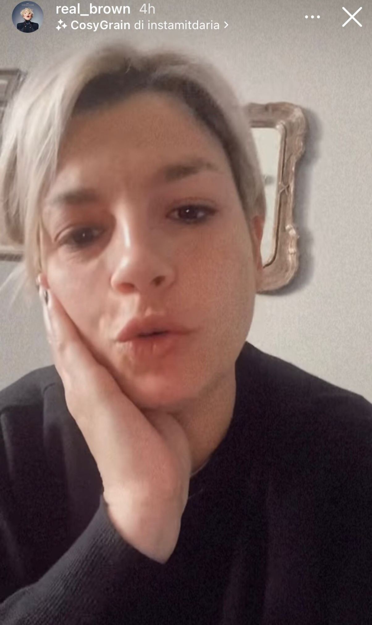 emma marrone risposta davide maggio calze a rete