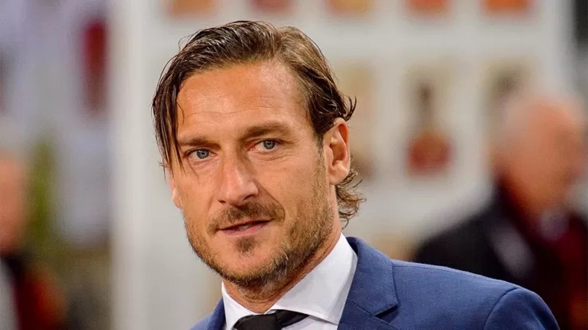 francesco totti regalo noemi