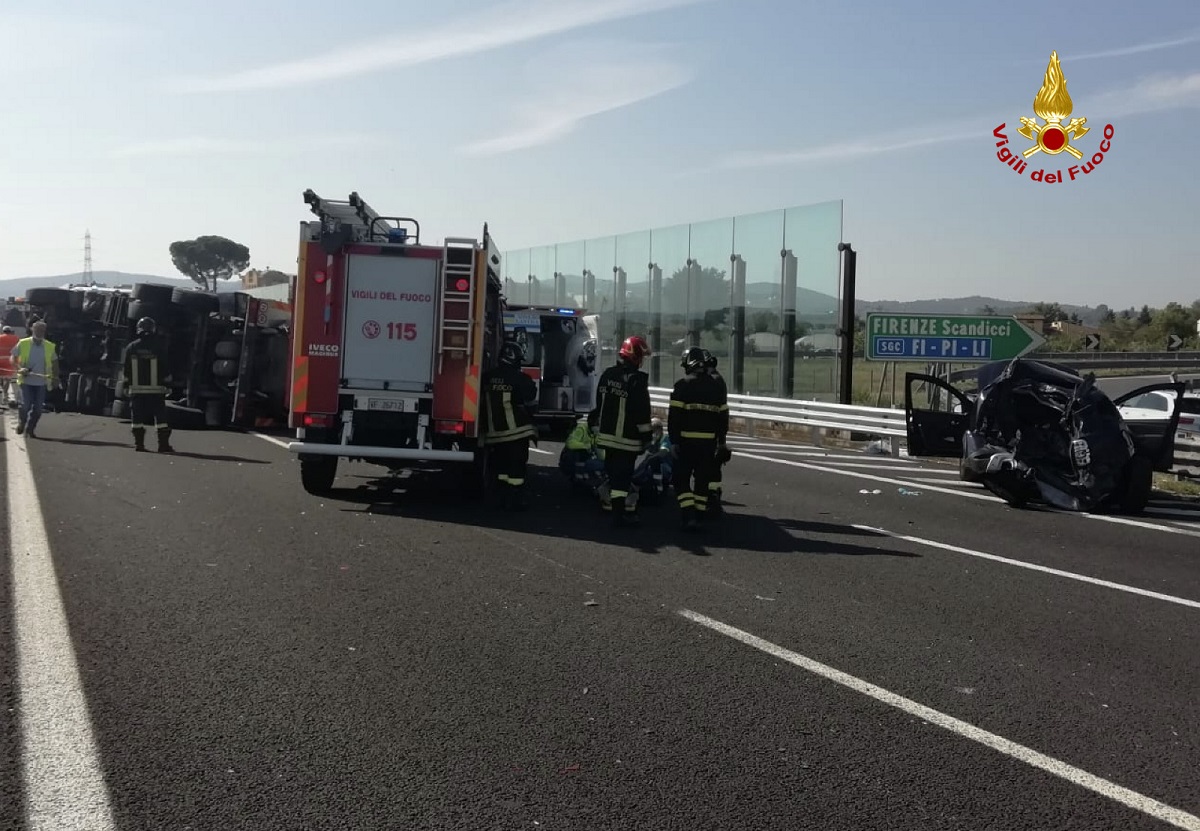 incidente stradale a1 scandicci 2 morti 