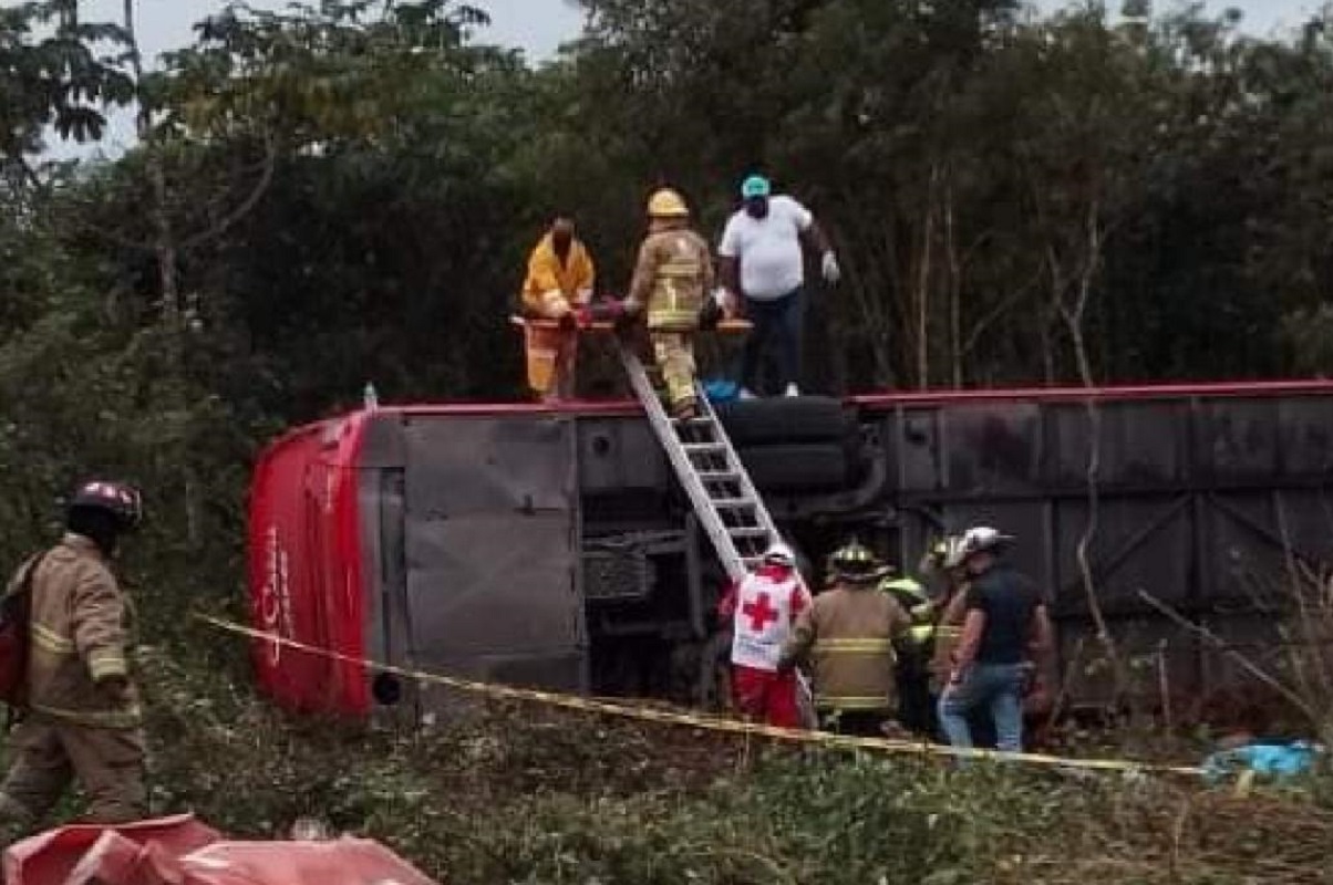 incidente autobus messico 8 morti 