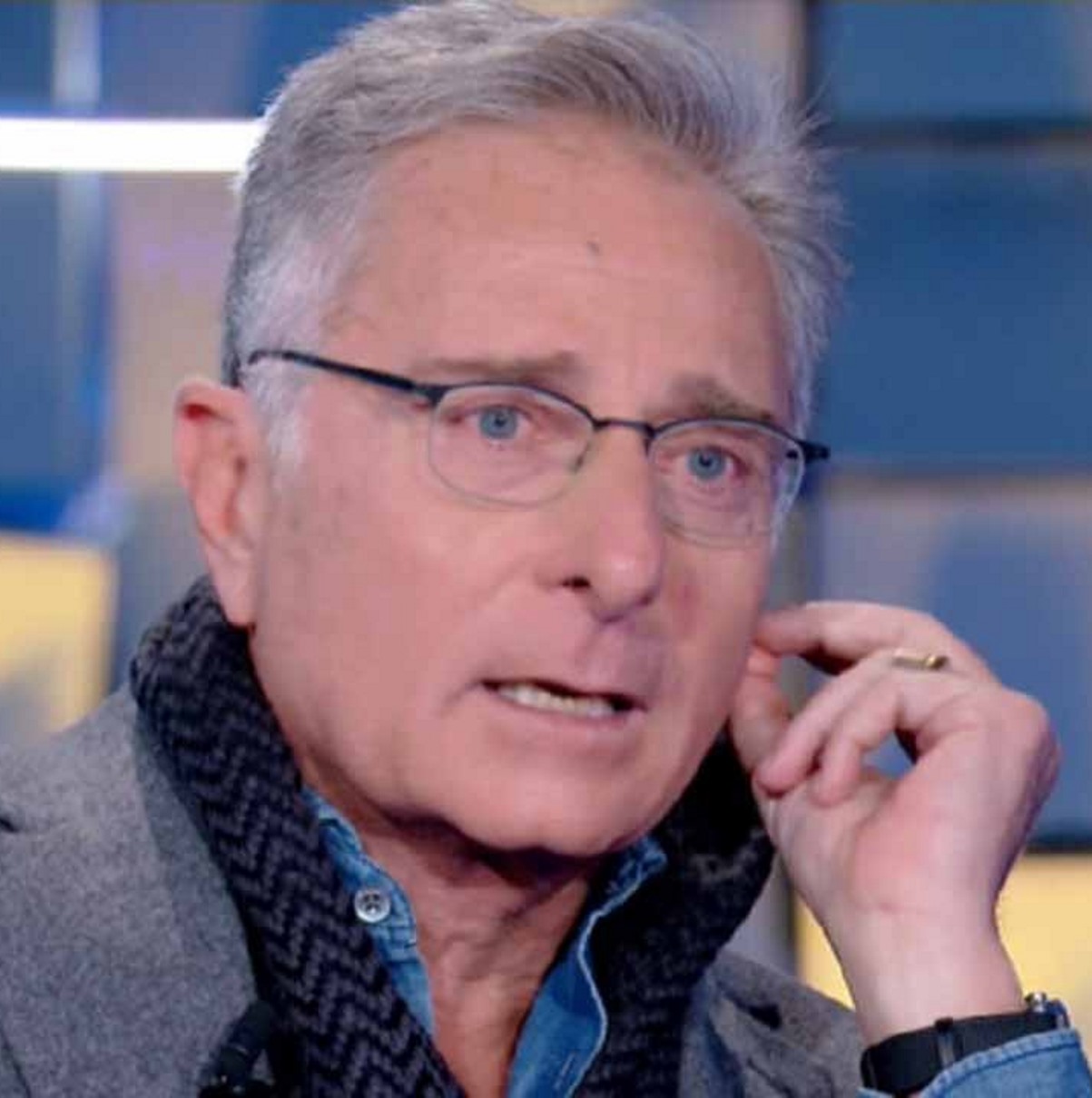 paolo bonolis sospeso avanti un altro pure di sera