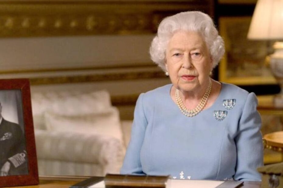 guerra regina elisabetta fuga