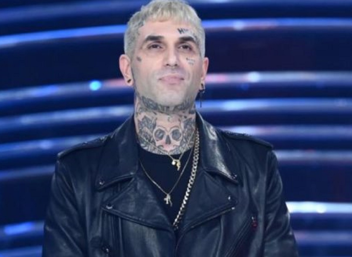 Sanremo 2022 Highsnob tatuaggi viso scomparsi