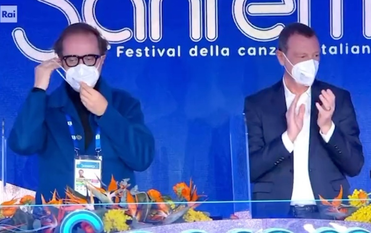 amadeus commosso monica vitti morta annuncio sanremo 2022