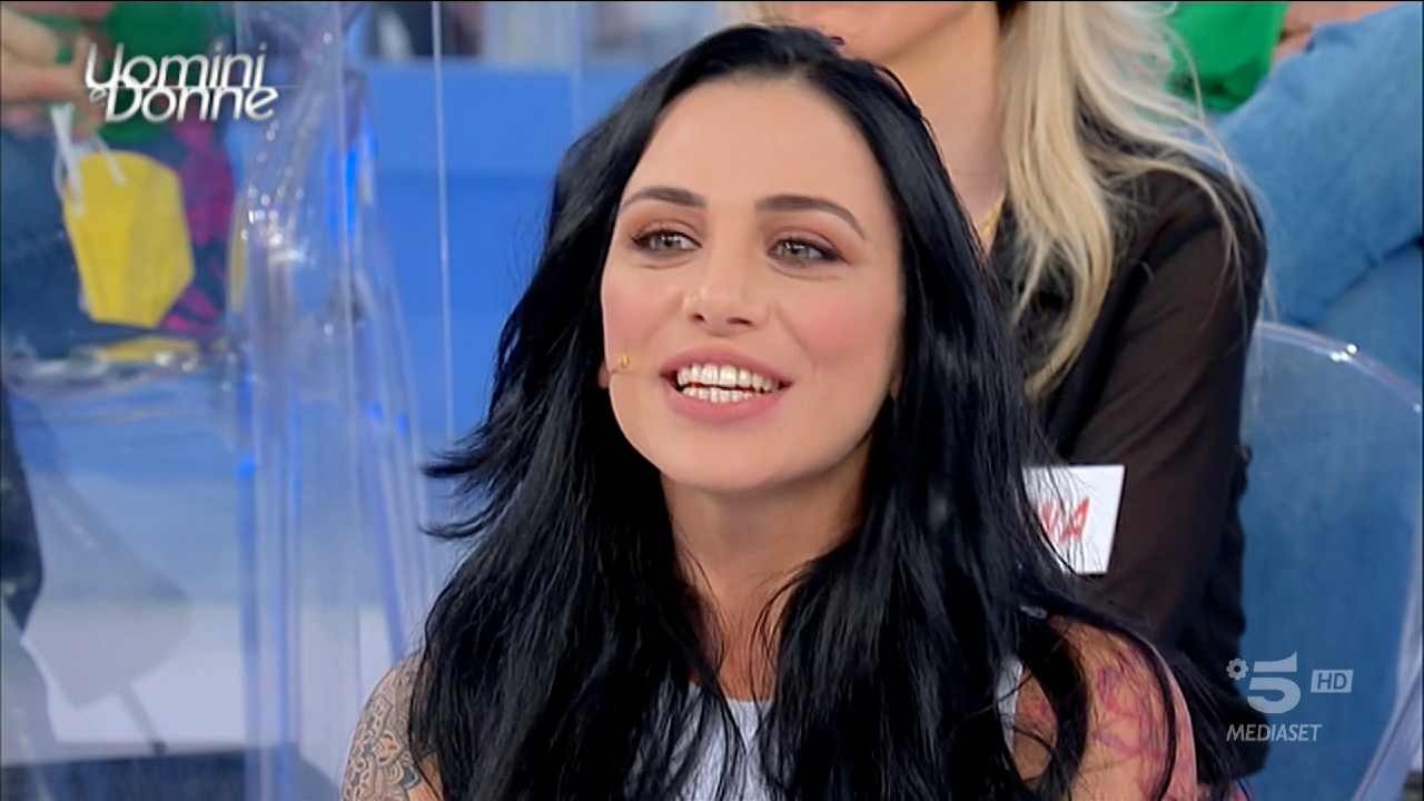 ued denise mingiano caos social contro maria de filippi