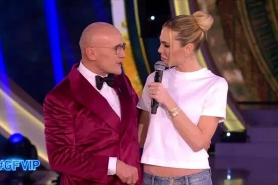 Alfonso Signorini risponde frecciatina di Ilary BlasiAlfonso Signorini risponde frecciatina di Ilary Blasi