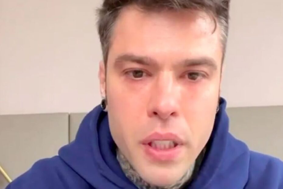 Fedez malato Cantante Mascherato