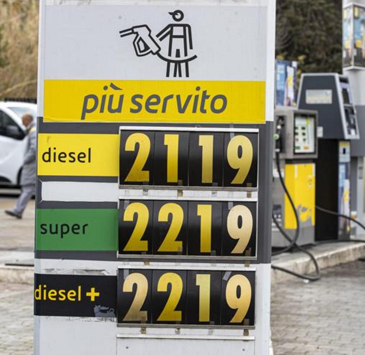 benzina gasolio prezzi impennata