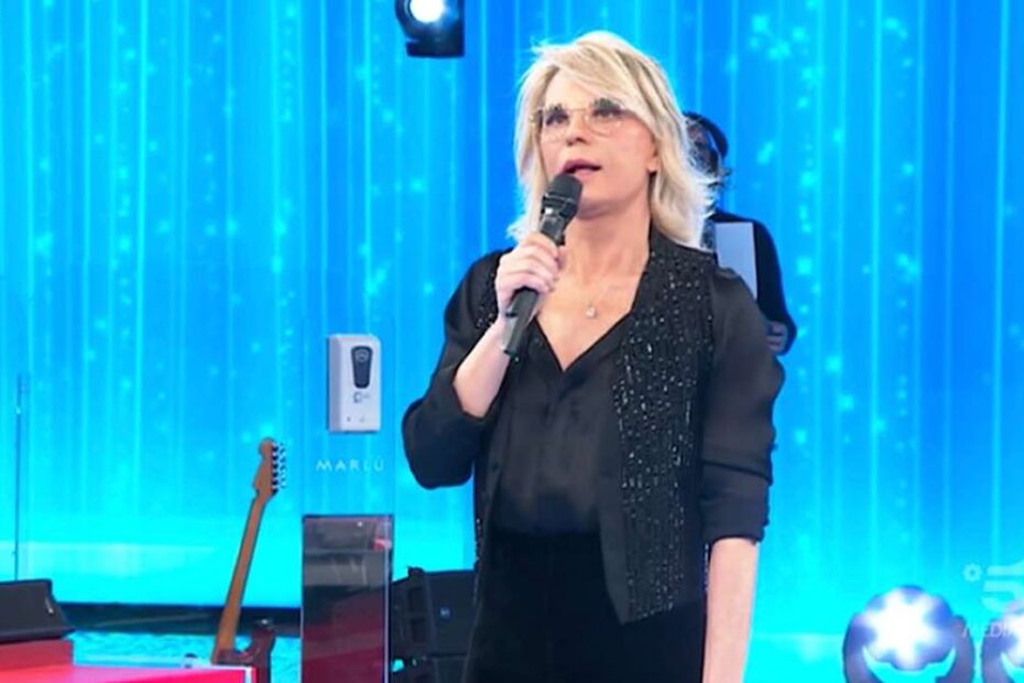Maria De Filippi Amici 21 Gesto Piero Sonaglia
