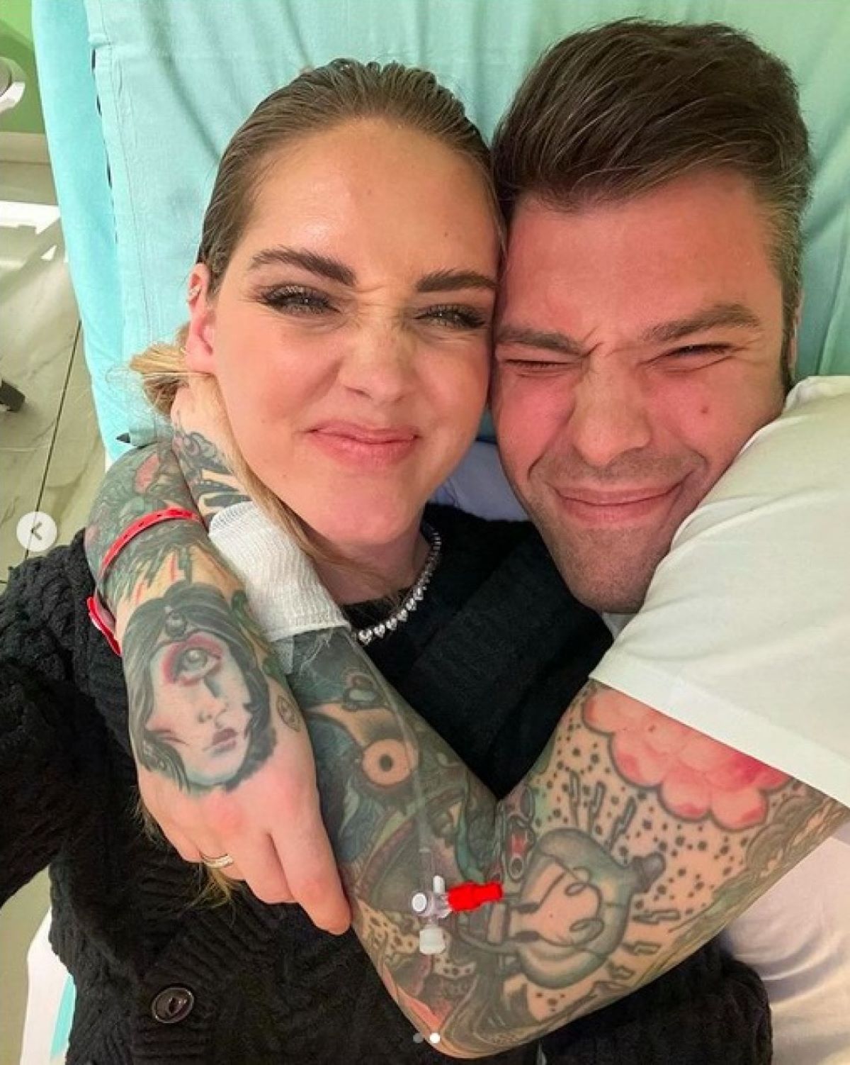 Fedez Donazione Furgone Croce Rossa Farmaci Ucraina